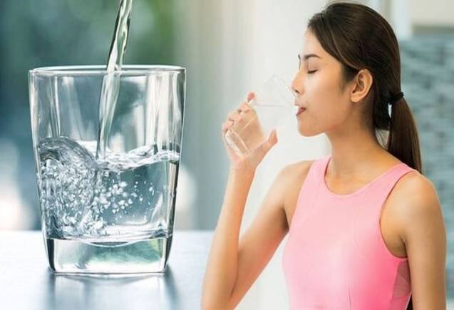Hot Water: गर्म पानी पीने के हैं कई फायदे, ऐसी गलती करने पर सेहत की बज जाएगी बैंड
