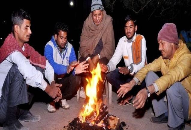 Weather Update: दिल्ली समेत उत्तर भारत में कोहरे और ठंड का सितम, तमिलनाडु में बारिश , जानिए अपने शहर में मौसम का हाल
