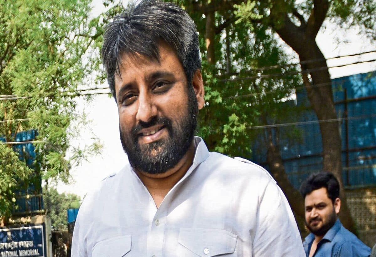 Amanatullah Khan Arrested: लोकसभा चुनाव से ठीक पहले AAP को एक और बड़ा झटका, ED ने MLA अमानतुल्लाह खान को किया गिरफ्तार Amanatullah Khan Arrested: लोकसभा चुनाव से ठीक पहले AAP को एक और बड़ा झटका, ED ने MLA अमानतुल्लाह खान को किया गिरफ्तार