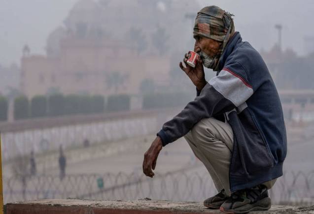 दिल्ली में हाड़ कंपा देने वाली ठंड! 3.3 डिग्री तापमान के साथ मौसम की सबसे ठंडी सुबह, सैकड़ों उड़ानें प्रभावित दिल्ली में हाड़ कंपा देने वाली ठंड! 3.3 डिग्री तापमान के साथ मौसम की सबसे ठंडी सुबह, सैकड़ों उड़ानें प्रभावित