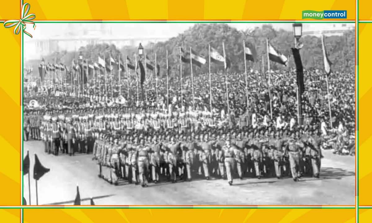 राजपथ के अब कर्तव्य पथ के नाम से जाना जाता है। 1955 में पहली बार गणतंत्र दिवस परेड इस पथ पर हुई जिसमें पाकिस्तान के गवर्नर जनरल मलिक गुलाम मुहम्मद मुख्य अतिथि थे।