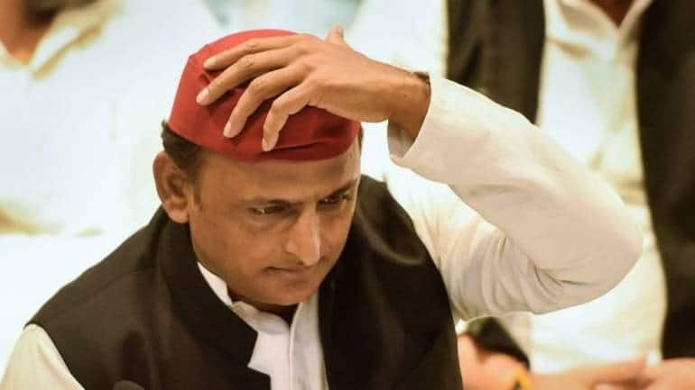 हमें तो अपनों ने लूटा... जिन नेताओं को अखिलेश ने जोड़ा, अब वही छोड़ रहे साथ, लोकसभा चुनाव से पहले समाजवादी पार्टी के लिए राह मुश्किल