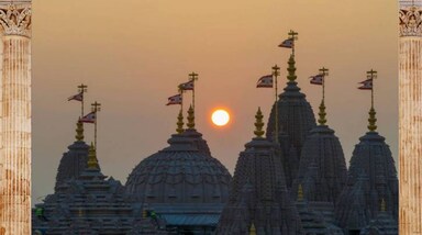 अबू मुरीखा क्षेत्र में स्थित इस मंदिर की लागत लगभग 700 करोड़ रुपये है। इसे गुलाबी राजस्थान बलुआ पत्थर और सफेद इतालवी संगमरमर पत्थर से बनाया गया है। भारत में तराशने के बाद इसे संयुक्त अरब अमीरात में इकट्ठा किया गया।