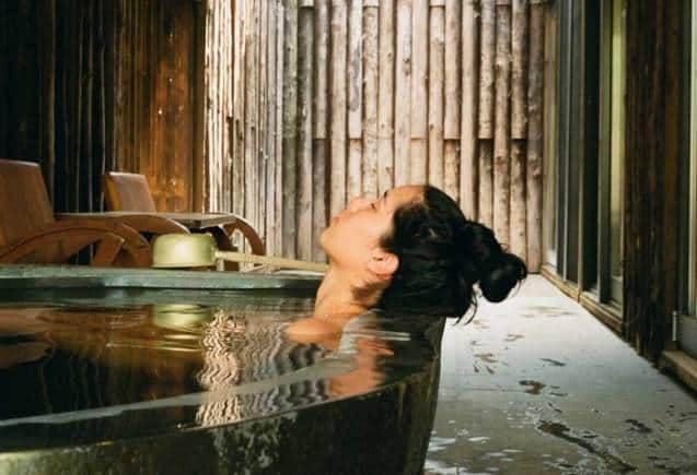Bath Time: भारतीय लोग नहाते हैं सुबह, जबकि चीन-जापान के लोग रात में नहाते है, जानिए क्यों