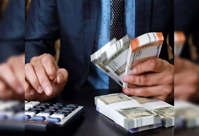Cash Transaction: भूलकर भी न करें ऐसे कैश ट्रांजैक्शन, वरना इनकम टैक्स के रडार में आ जाएंगे