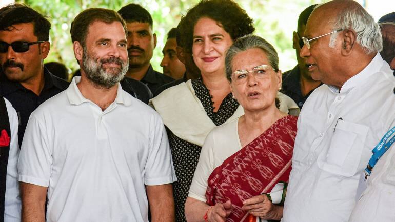 Lok Sabha Elections 2024: 'अंहकार से ज्यादा जीत जरूरी' कांग्रेस ने गठबंधन में जिद्द छोड़ कर सपा और AAP को माना बड़ा भाई, ऐसा कैसे हो गया? Lok Sabha Elections 2024: 'अंहकार से ज्यादा जीत जरूरी' कांग्रेस ने गठबंधन में जिद्द छोड़ कर सपा और AAP को माना बड़ा भाई, ऐसा कैसे हो गया?