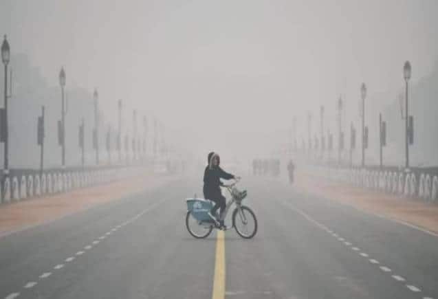 Weather Update: दिल्ली में हल्की बारिश के आसार, इन राज्यों में गिर सकते हैं ओले, जानिए अपने शहर में मौसम का हाल