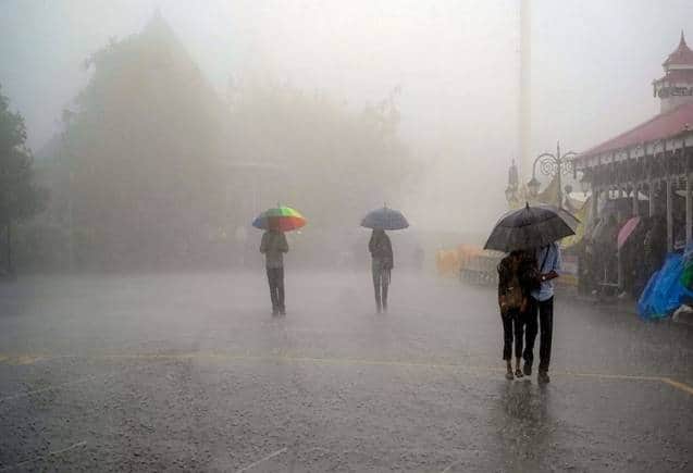 Weather Update: दिल्ली-NCR में सुबह-सुबह से बूंदाबांदी, जम्मू-कश्मीर में बर्फबारी, MP में ओले गिरने की आशंका