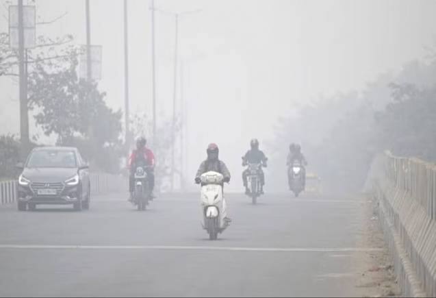 Weather Update: दिल्ली में बारिश और कोहरे का प्रकोप, पहाड़ों पर बर्फबारी जारी, जानिए अपने शहर में मौसम का हाल Weather Update: दिल्ली में बारिश और कोहरे का प्रकोप, पहाड़ों पर बर्फबारी जारी, जानिए अपने शहर में मौसम का हाल