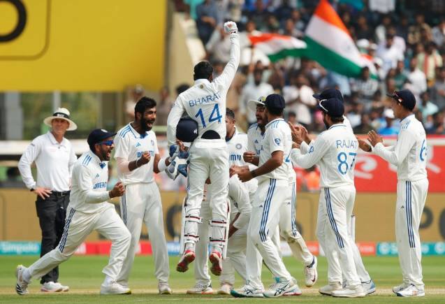 IND vs ENG 2nd Test: टीम इंडिया ने इंग्लैंड से किया हिसाब बराबर, दूसरे टेस्ट में 106 रन से हरा भारत ने सीरीज में शानदार वापसी IND vs ENG 2nd Test: टीम इंडिया ने इंग्लैंड से किया हिसाब बराबर, दूसरे टेस्ट में 106 रन से हरा भारत ने सीरीज में शानदार वापसी