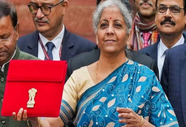 Budget 2024: वित्तमंत्री ने इकोनॉमी के तेज ग्रोथ के रास्ते पर होने के दिए संकेत