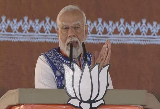 PM in Jhabua: पीएम मोदी ने MP को दी 7,550 करोड़ की सौगात, बोले- 'जनजातीय समाज वोट बैंक नहीं, देश का गौरव है'
