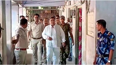 Sandeshkhali Case: शाहजहां शेख के खिलाफ एक अहम गवाह के बेटे की बुधवार को कोर्ट जाते समय सड़क दुर्घटना में मौत हो गई।