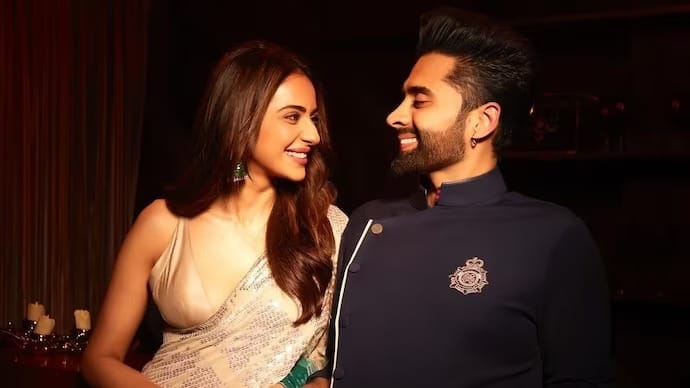 Rakul Preet Singh और Jackky Bhagnani एक-दूजे के हुए, दो रीति-रिवाजों में हुई शादी Rakul Preet Singh और Jackky Bhagnani एक-दूजे के हुए, दो रीति-रिवाजों में हुई शादी