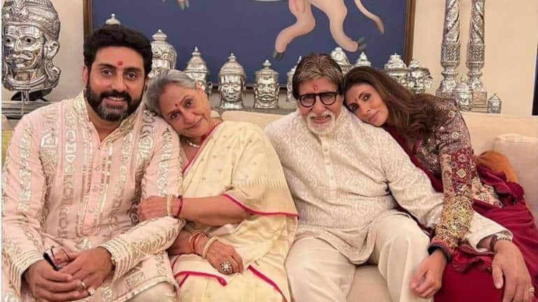 जया और अमिताभ बच्चन की कितनी है नेटवर्थ! 17 कारें, 95 करोड़ की जवैलरी, 130 करोड़ का बैंक बैलेंस जया और अमिताभ बच्चन की कितनी है नेटवर्थ! 17 कारें, 95 करोड़ की जवैलरी, 130 करोड़ का बैंक बैलेंस