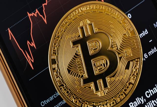 Crypto Price: BitCoin कमजोर, Ethereum की 1% बढ़ी चमक, टॉप-10 क्रिप्टो का ऐसा है हाल