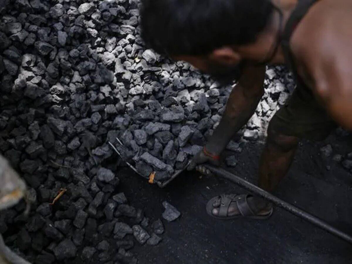 Coal India के शेयरों पर ब्रोकरेज बुलिश, कितना है टारगेट प्राइस? Coal India के शेयरों पर ब्रोकरेज बुलिश, कितना है टारगेट प्राइस?