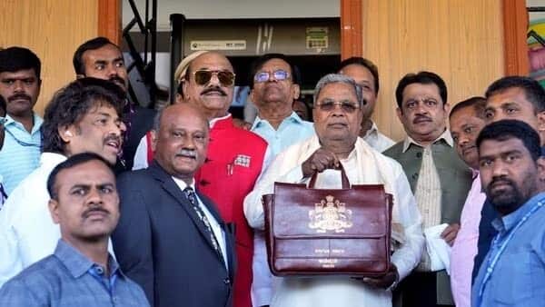 Karnataka Budget 2024: सीएम सिद्धारमैया ने पेश किया बजट, वक्फ प्रॉपर्टीज के लिए 100 करोड़ और ईसाई समुदाय के लिए 200 करोड़ आवंटन