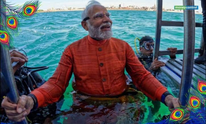 पीएम मोदी ने द्वारिका में गहरे समंदर में लगाई डुबकी, स्कूबा डाइविंग की हैरतअंगेज तस्वीरें आईं सामने
