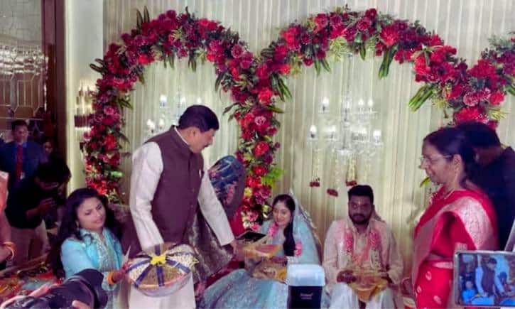 मध्य प्रदेश के मुख्यमंत्री मोहन यादव के बेटे की शादी, पुष्कर के रिजॉर्ट में हुए सारे फंक्शन मध्य प्रदेश के मुख्यमंत्री मोहन यादव के बेटे की शादी, पुष्कर के रिजॉर्ट में हुए सारे फंक्शन