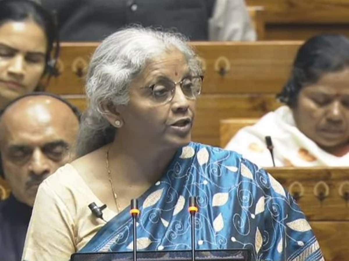 निर्मला सीतारमण ने डिफेंस और सेंट्रल गवर्नमेंट पेंशनर्स की चिंता दूर की, कहा-वैलिडेशन रूल्स से पेंशन पर असर नहीं