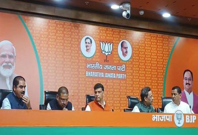Lok Sabha Elections 2024: कांग्रेस को बड़ा झटका, राहुल-प्रियंका के करीबी और राष्ट्रीय सचिव अजय कपूर BJP में शामिल Lok Sabha Elections 2024: कांग्रेस को बड़ा झटका, राहुल-प्रियंका के करीबी और राष्ट्रीय सचिव अजय कपूर BJP में शामिल
