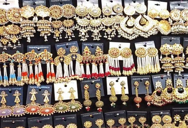 Business Idea: आर्टिफिशियल ज्वेलरी की बढ़ी डिमांड, शुरू करें बिजनेस, फौरन हो जाएंगे मालामाल Business Idea: आर्टिफिशियल ज्वेलरी की बढ़ी डिमांड, शुरू करें बिजनेस, फौरन हो जाएंगे मालामाल