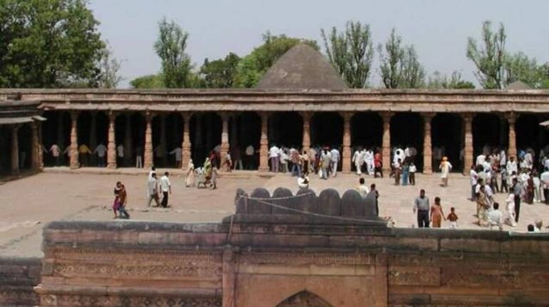 Bhojshala: ज्ञानवापी की तरह अब धार भोजशाला मंदिर का भी होगा सर्वे, मध्य प्रदेश हाईकोर्ट का आदेश | Moneycontrol Hindi