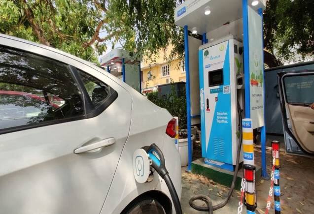 Business Idea: EV चार्जिंग स्टेशन लगाकर करें तगड़ी कमाई, ऐसे करें शुरू