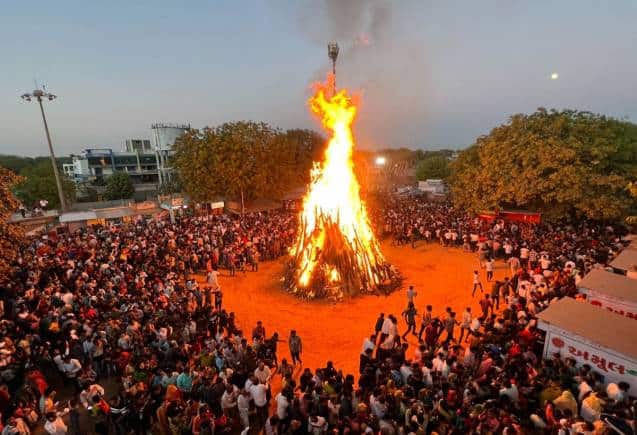 Holika Dahan 2024: होलिका दहन का शुभ मुहूर्त कब है? जानिए इतिहास और महत्व