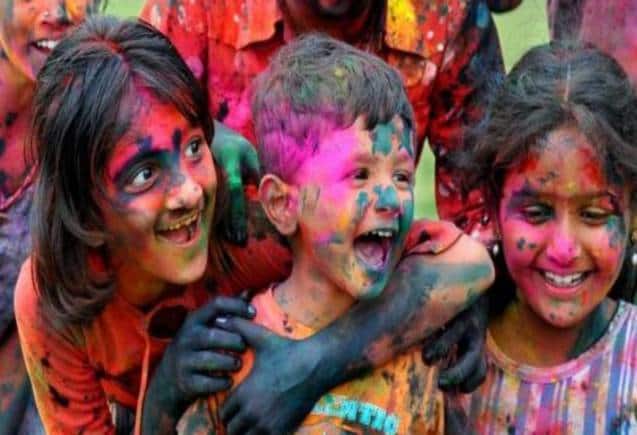 Holi 2024: रंग खेलते समय बच्चों का रखें ध्यान, अपनाएं ये खास तरीके