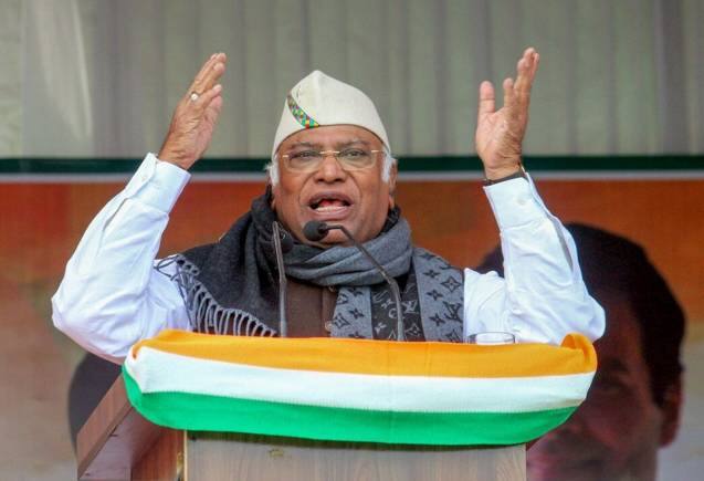 Lok Sabha Elections 2024: कांग्रेस प्रमुख मल्लिकार्जुन खड़गे नहीं लड़ेंगे लोकसभा चुनाव, अपनी सीट से दामाद को किया प्रमोट Lok Sabha Elections 2024: कांग्रेस प्रमुख मल्लिकार्जुन खड़गे नहीं लड़ेंगे लोकसभा चुनाव, अपनी सीट से दामाद को किया प्रमोट