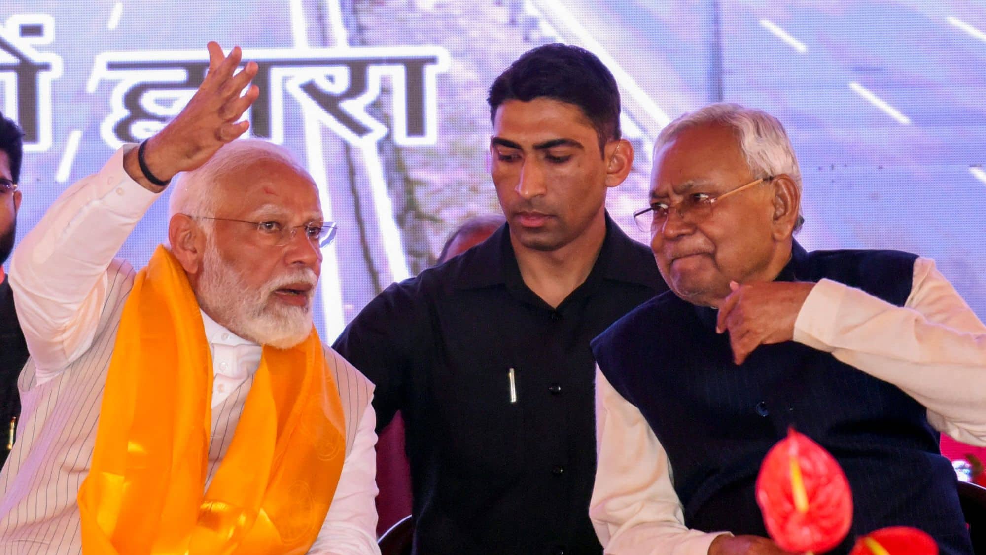 बिहार में सरकार गठन की हलचल तेज, BJP और JDU ने सभी विधायकों को दिए पटना पहुंचने के निर्देश बिहार में सरकार गठन की हलचल तेज, BJP और JDU ने सभी विधायकों को दिए पटना पहुंचने के निर्देश