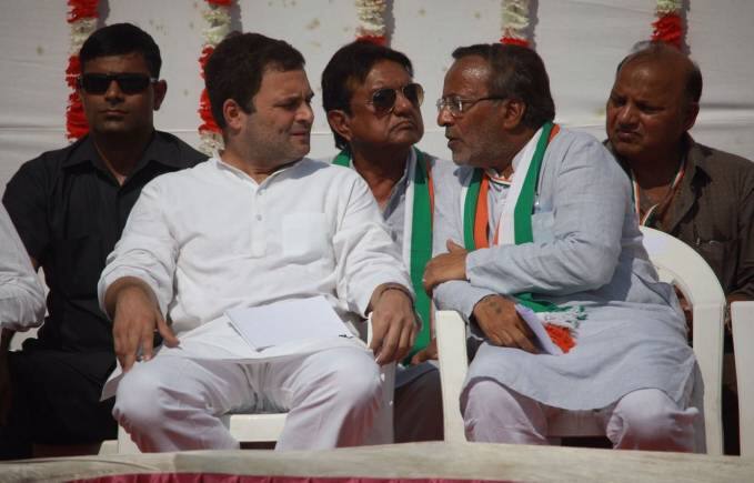 Lok Sabha Elections 2024: कांग्रेस को गुजरात में एक और बड़ा झटका, विधायक अर्जुन मोढवाडिया ने दिया इस्तीफा Lok Sabha Elections 2024: कांग्रेस को गुजरात में एक और बड़ा झटका, विधायक अर्जुन मोढवाडिया ने दिया इस्तीफा