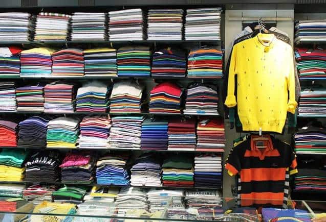 Branded Clothes: हजारों रुपये के ब्रांडेड कपड़े यहां सिर्फ 80 पैसे में बनते है, क्या आप भी करेंगे खरीदारी