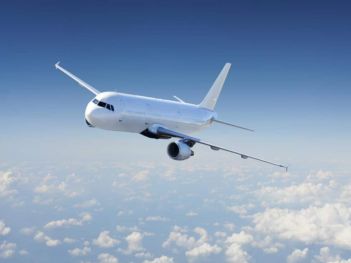 Aviation data: अप्रैल में हवाई सफर करने वालों की संख्या 2.4% बढ़ी, लेकिन मार्च से कम रहा आंकड़ा Aviation data: अप्रैल में हवाई सफर करने वालों की संख्या 2.4% बढ़ी, लेकिन मार्च से कम रहा आंकड़ा