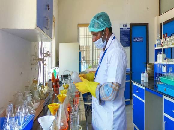 JG Chemicals IPO Listing: जेजी केमिकल्स की कमजोर लिस्टिंग ने किया निराश, 5% डिस्काउंट पर शेयरों की हुई एंट्री JG Chemicals IPO Listing: जेजी केमिकल्स की कमजोर लिस्टिंग ने किया निराश, 5% डिस्काउंट पर शेयरों की हुई एंट्री