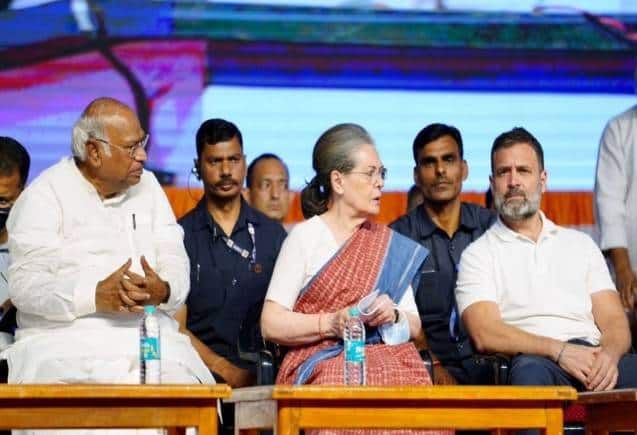 गरीब महिलाओं को सालना ₹1 लाख, आशा कार्यकर्ताओं की सैलरी दोगुना..लोकसभा चुनाव से पहले कांग्रेस की 'नारी न्याय' गारंटी गरीब महिलाओं को सालना ₹1 लाख, आशा कार्यकर्ताओं की सैलरी दोगुना..लोकसभा चुनाव से पहले कांग्रेस की 'नारी न्याय' गारंटी