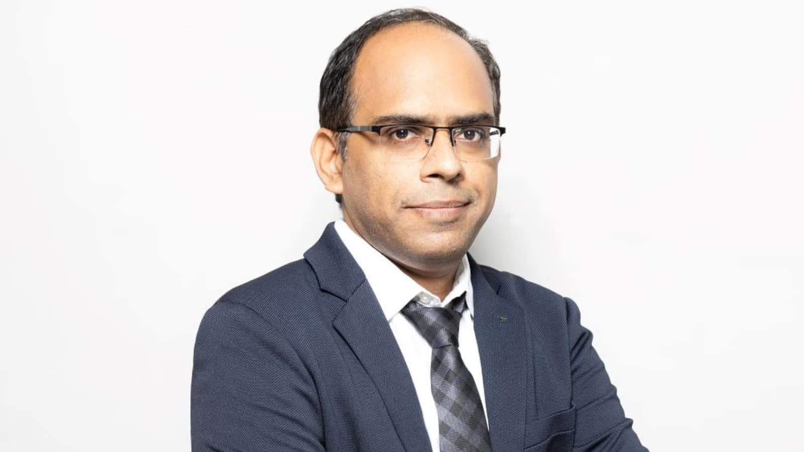 Daily Voice: HDFC AMC के फंड मैनेजर की राय, फाइनेंशियल सेक्टर में निवेश के अच्छे मौके, कायम रहेगी सोने की चमक