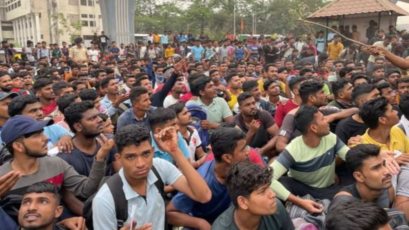 Unemployment Data: बेरोजगारों की भीड़ में 83% युवा, पढ़े-लिखे लोगों पर अधिक पड़ी मार | Moneycontrol Hindi