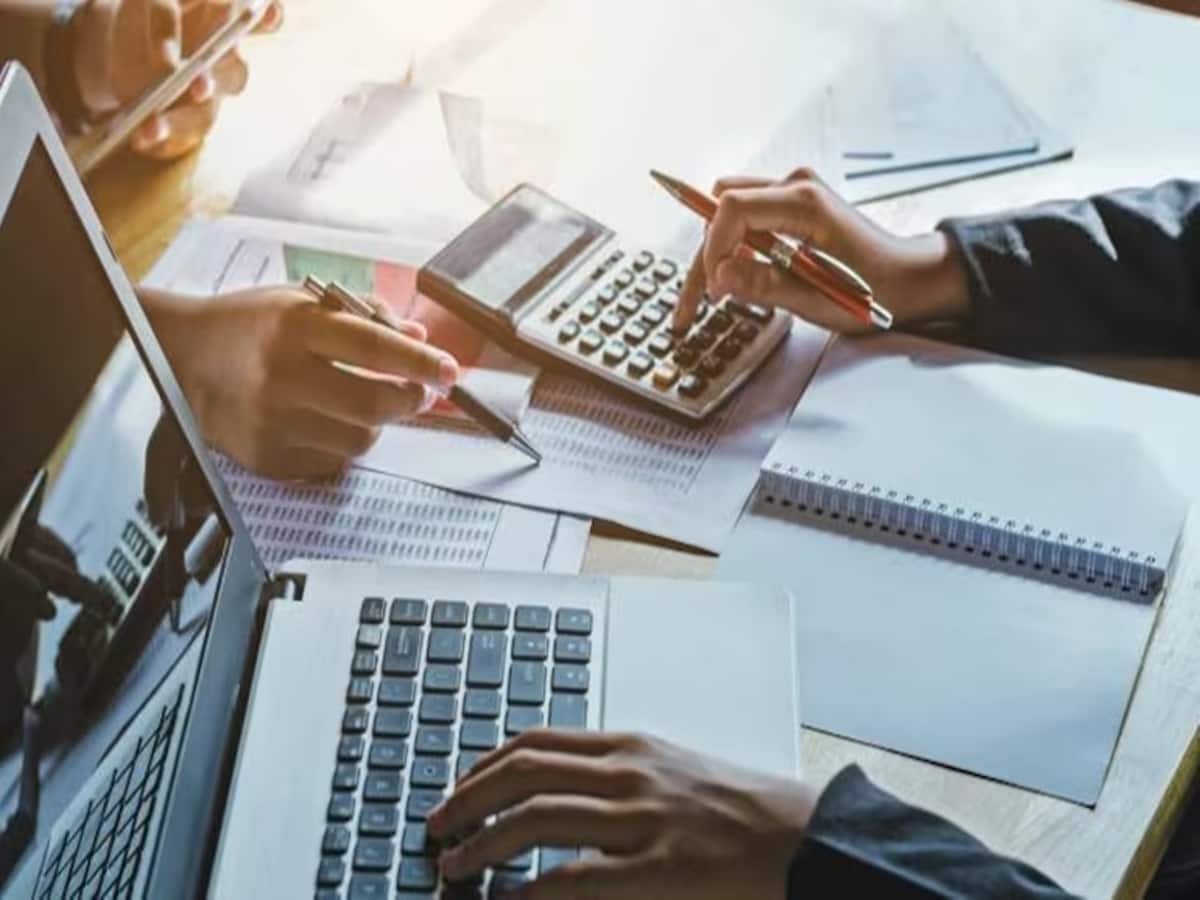 2025 में रुपये-पैसे के मामले में नहीं करें ये 5 गलतियां, नहीं होगी आपको पैसे की कमी 2025 में रुपये-पैसे के मामले में नहीं करें ये 5 गलतियां, नहीं होगी आपको पैसे की कमी