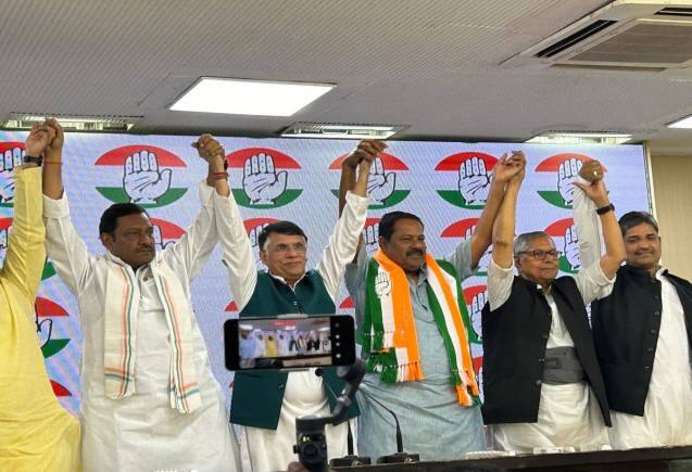 Lok Sabha Chunav 2024: टिकट नहीं मिलने से नाराज BJP सांसद अजय निषाद ने छोड़ी पार्टी, कांग्रेस का थामा 'हाथ' Lok Sabha Chunav 2024: टिकट नहीं मिलने से नाराज BJP सांसद अजय निषाद ने छोड़ी पार्टी, कांग्रेस का थामा 'हाथ'