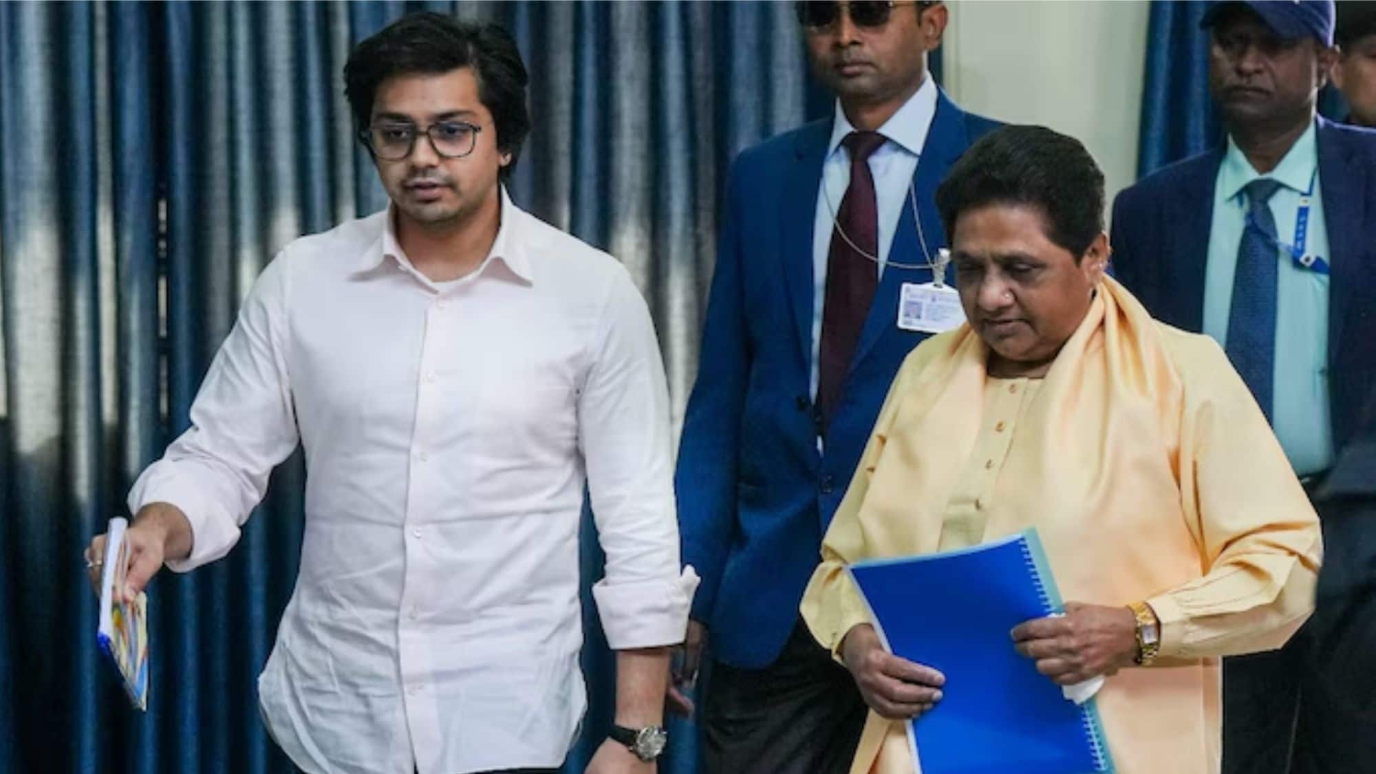 क्या बीजेपी पर हमले की वजह से मायावती ने अपने भतीजे आकाश आनंद को किया बर्खास्त?
