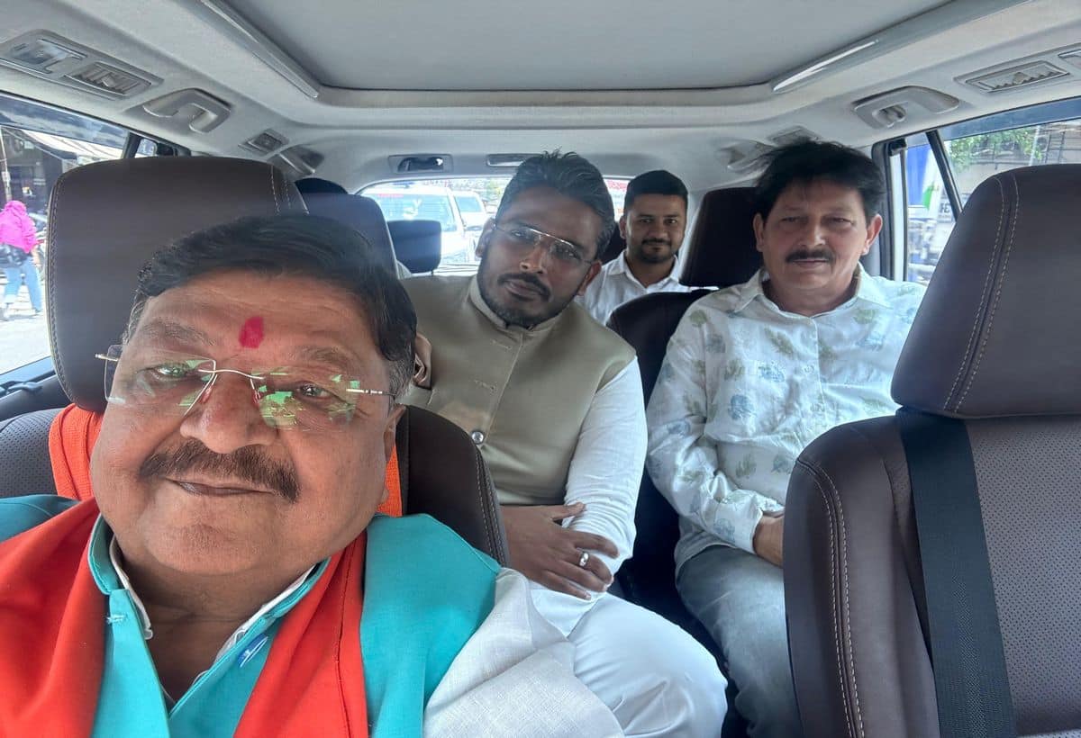 MP Lok Sabha Elections 2024: कांग्रेस को एक और बड़ा झटका, इंदौर से पार्टी उम्मीदवार अक्षय कांति बम ने आखिरी दिन वापस लिया नामांकन