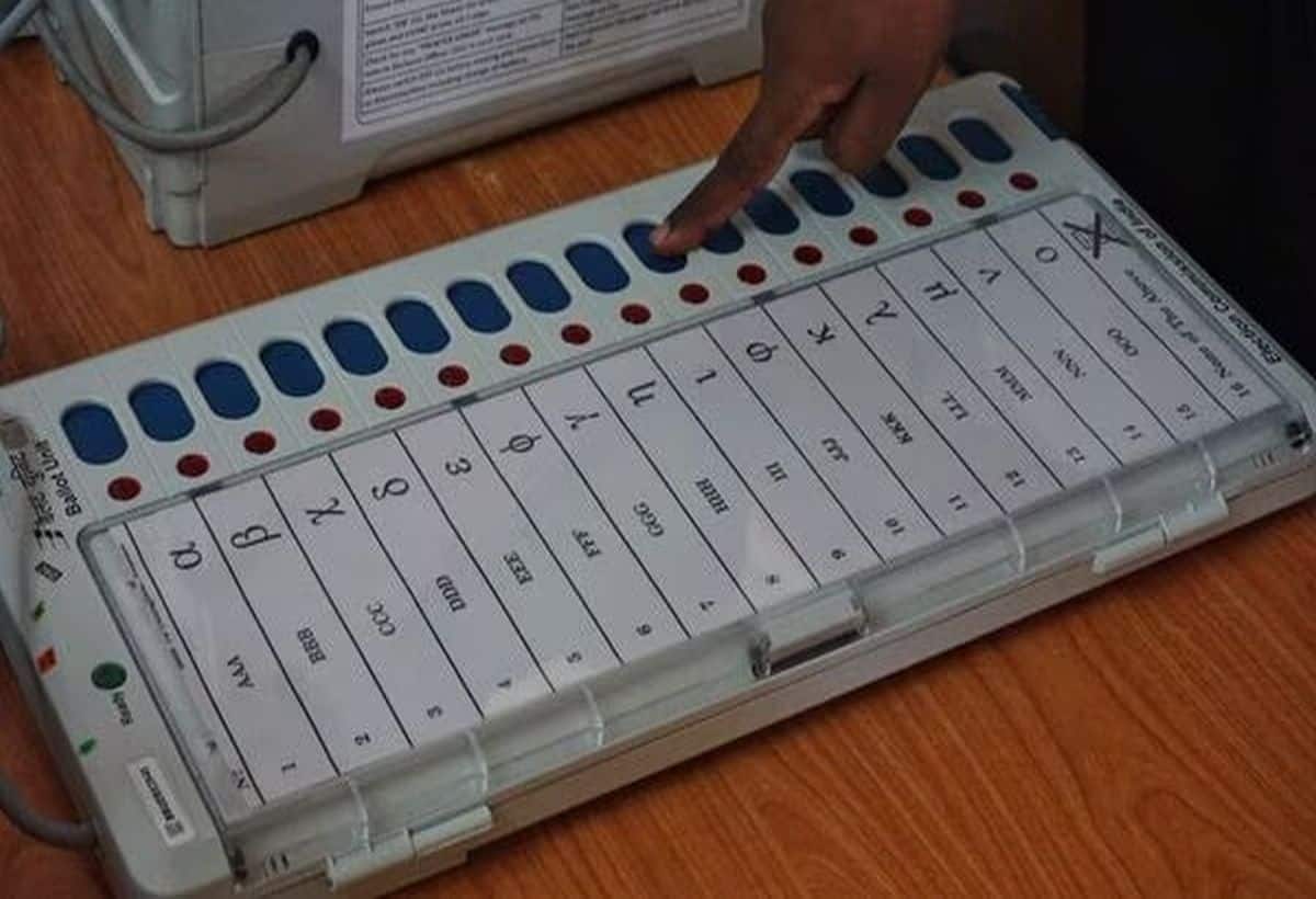 चुनाव के पहले कैसे तैयार होती है मशीन और कब होती है सील, EVM से जुड़ी ये बातें नहीं जानते होंगे आप