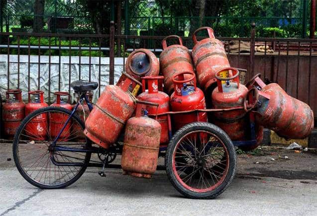 LPG Cylinder भी होते हैं Expire, जानिए कैसे पता करें एक्सपायरी डेट