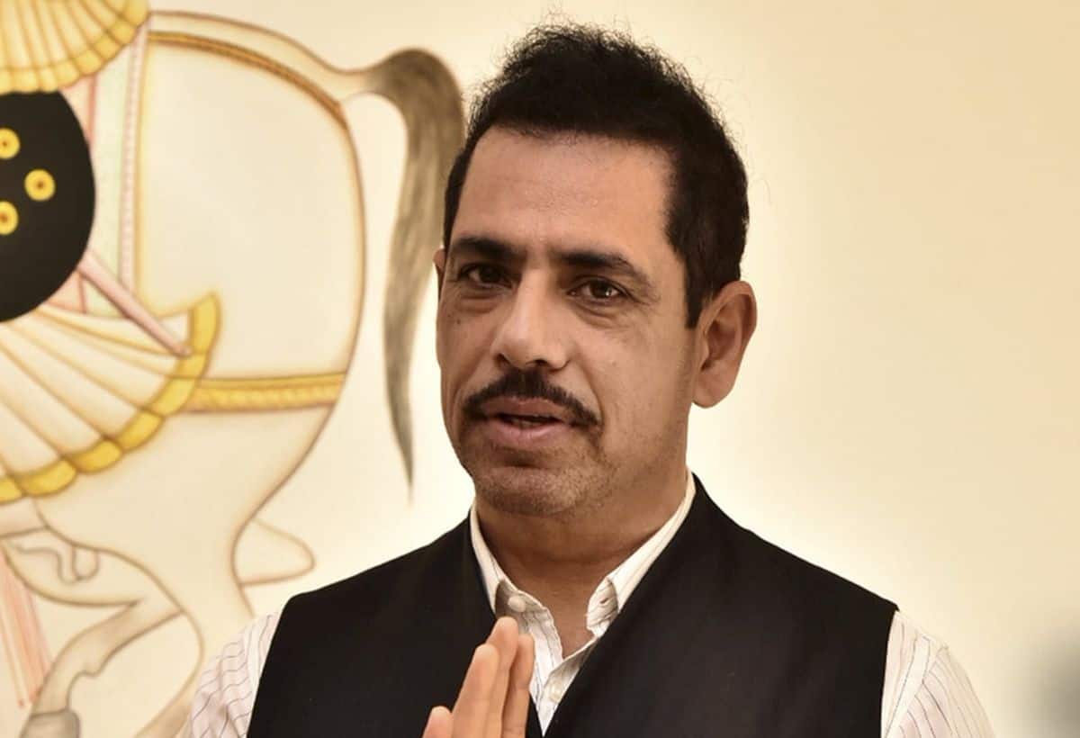 'पूरे देश से पुकार आ रही...' क्या कांग्रेस पर टिकट के लिए दबाव बना रहे रॉबर्ट वाड्रा? बांके बिहारी के किए दर्शन