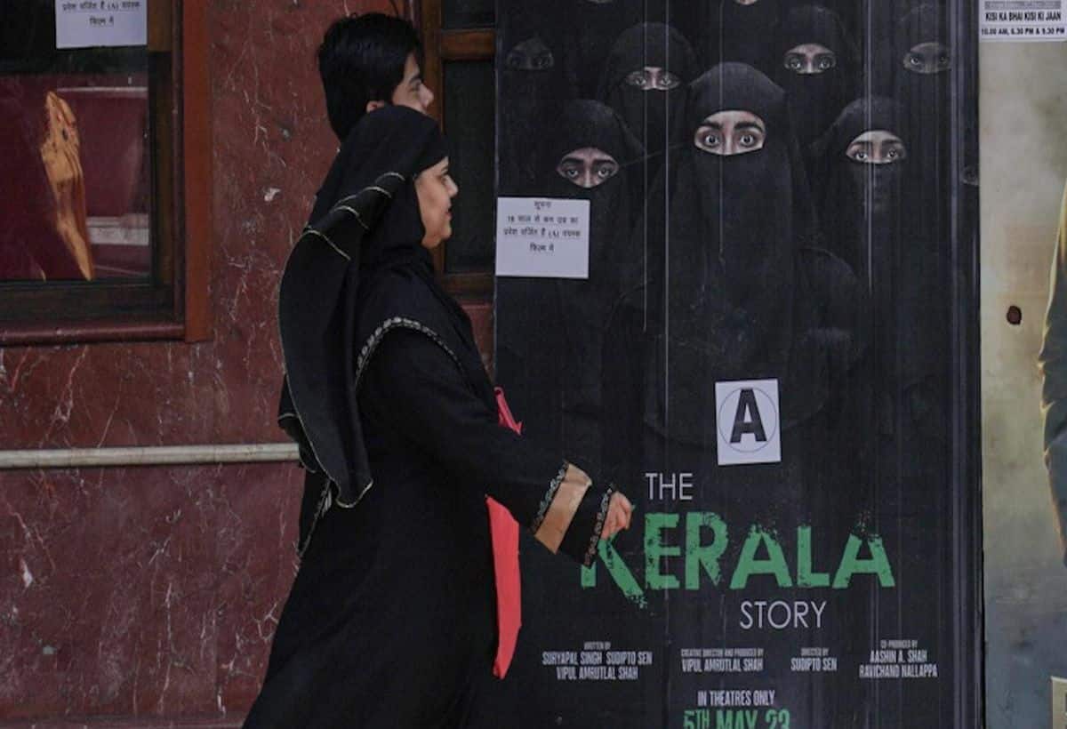 The Kerala Story Row: दूरदर्शन पर 'द केरल स्टोरी' की स्क्रीनिंग को लेकर सियासी घमासान The Kerala Story Row: दूरदर्शन पर 'द केरल स्टोरी' की स्क्रीनिंग को लेकर सियासी घमासान