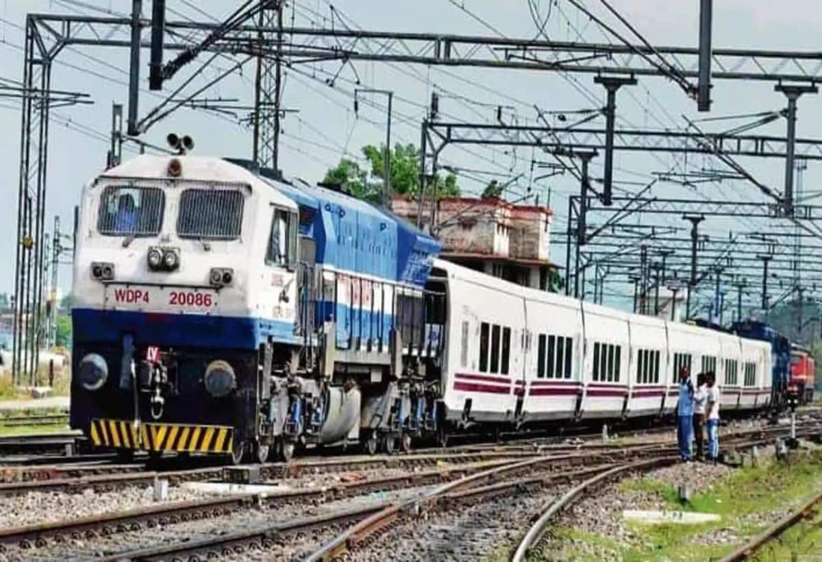 Indian Railways: क्या ट्रेन चलाने के लिए ड्राइविंग लाइसेंस बनवाना पड़ता है? यहां जानिए पूरी डिटेल