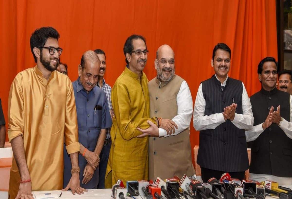 'फडणवीस ने आदित्य को मुख्यमंत्री बनाने का वादा किया था', उद्धव ठाकरे के दावे पर BJP ने किया पलटवार